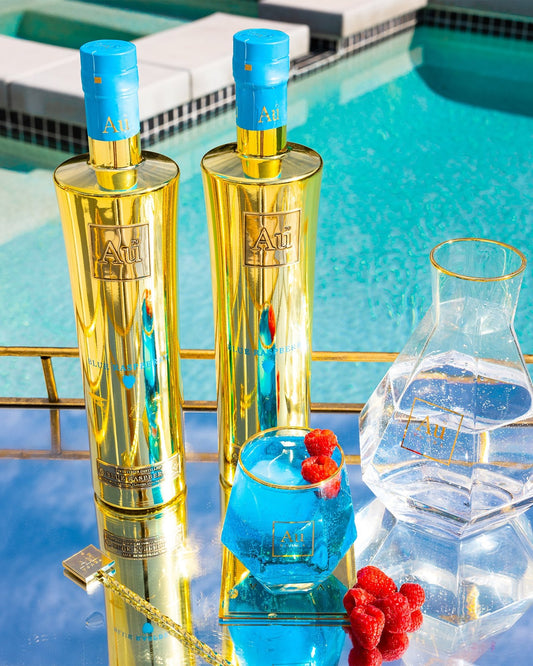 Au Vodka Blue Raspberry — botellas y cóctel