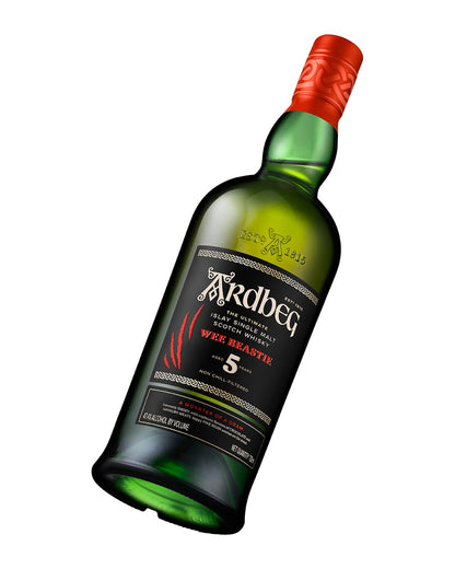 Ardbeg Wee Beastie — botella inclinada