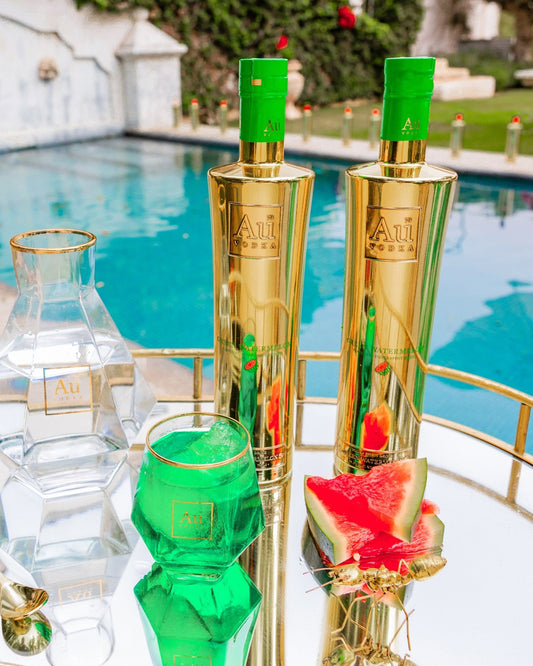 Au Vodka Green Watermelon — botellas y cóctel